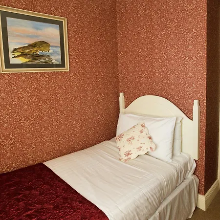 Отель Bellbridge House 3*