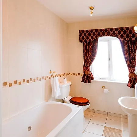 Bellbridge House Отель Милтаун-Малбей
