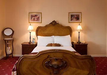 Bellbridge House Отель