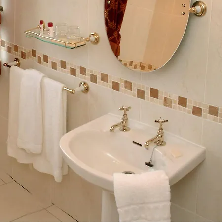 Bellbridge House 3*
